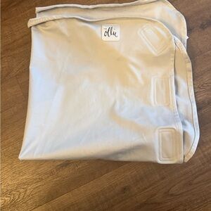 Ollie swaddle in grey